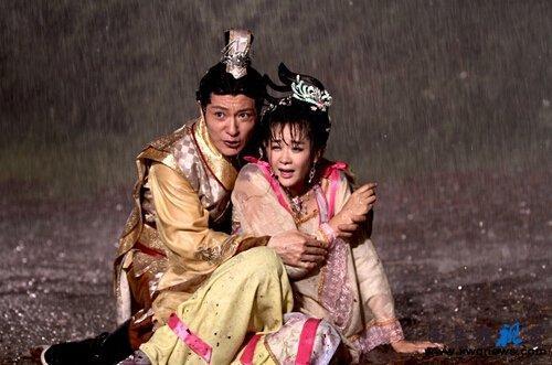 国产古装剧主角受伤视频,国产剧主角受伤瞬间，英勇无畏引泪目